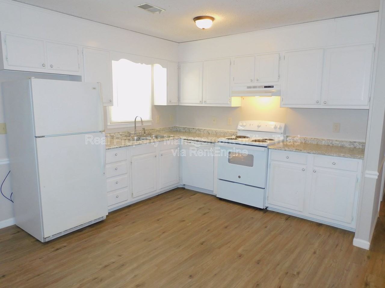 4921 Chaucer Dr - Photo 6 of 23