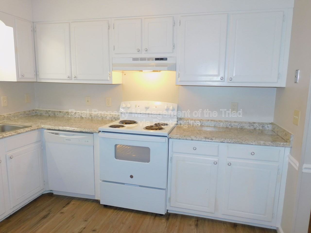 4921 Chaucer Dr - Photo 7 of 23