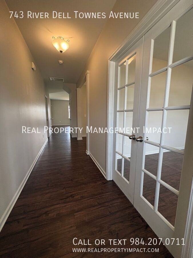 743 River Dell Townes Ave - Photo 5 of 50