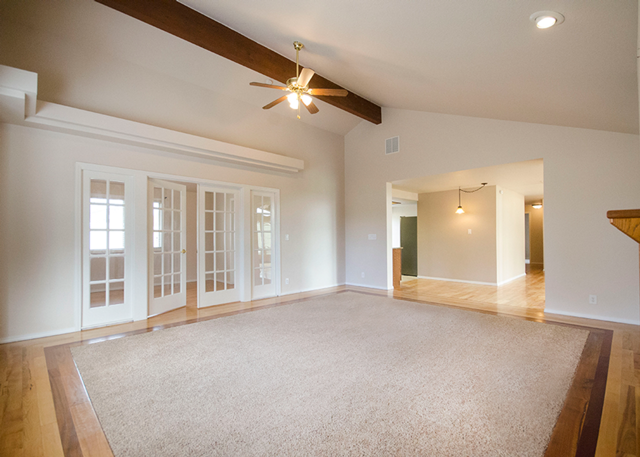 5513 N Creswell Ave - Photo 2 of 17