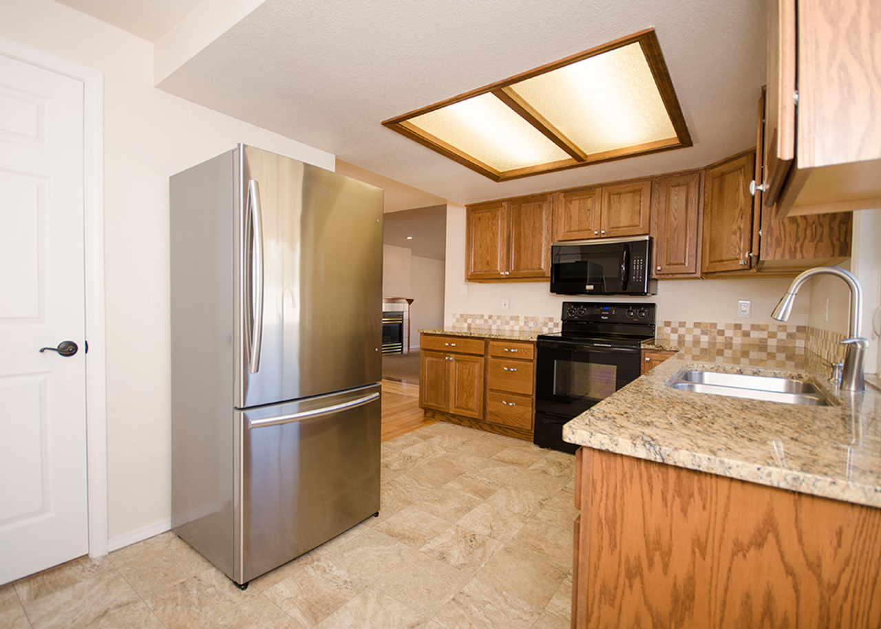5513 N Creswell Ave - Photo 6 of 17