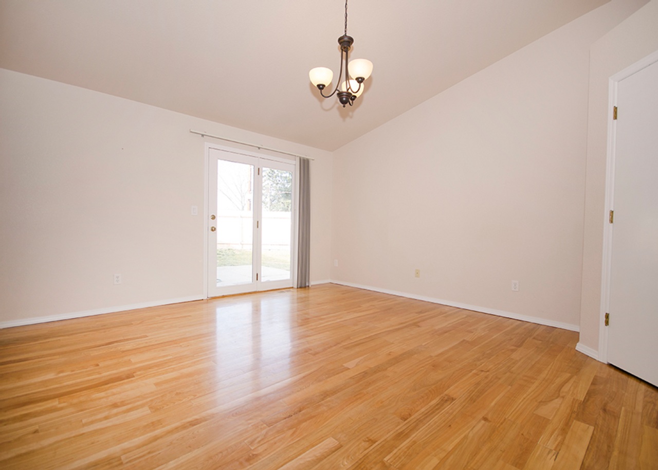 5513 N Creswell Ave - Photo 7 of 17