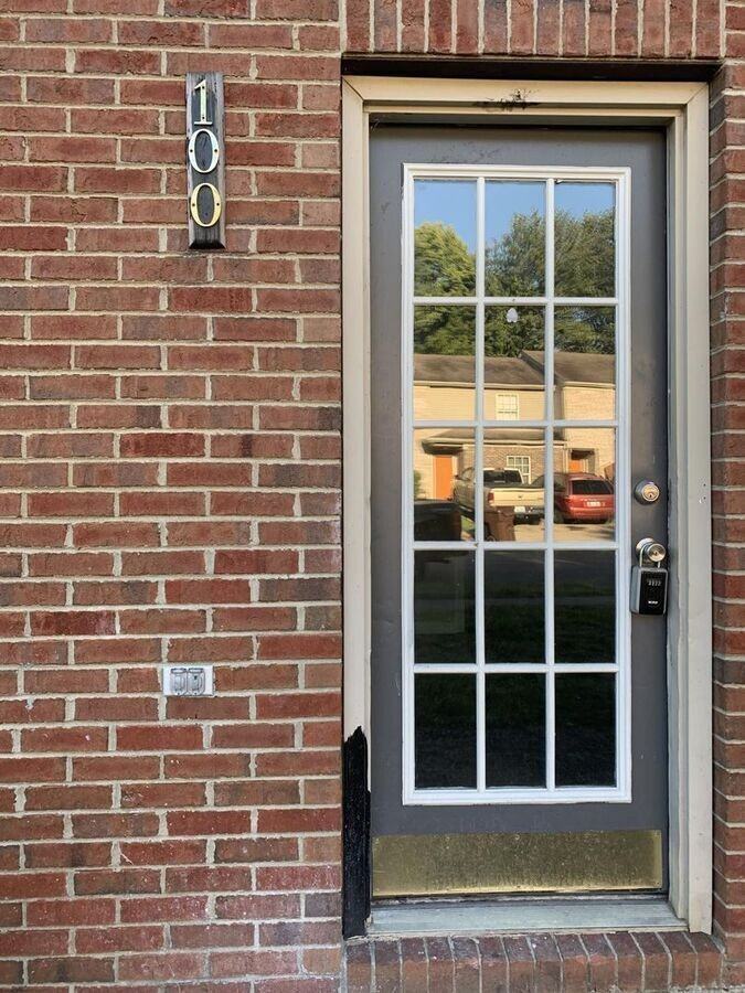 100 Floyd Ct - Photo 2 of 11