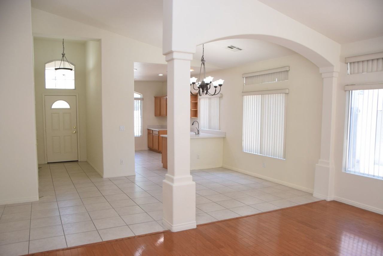 3847 Peachgate Ave - Photo 6 of 34