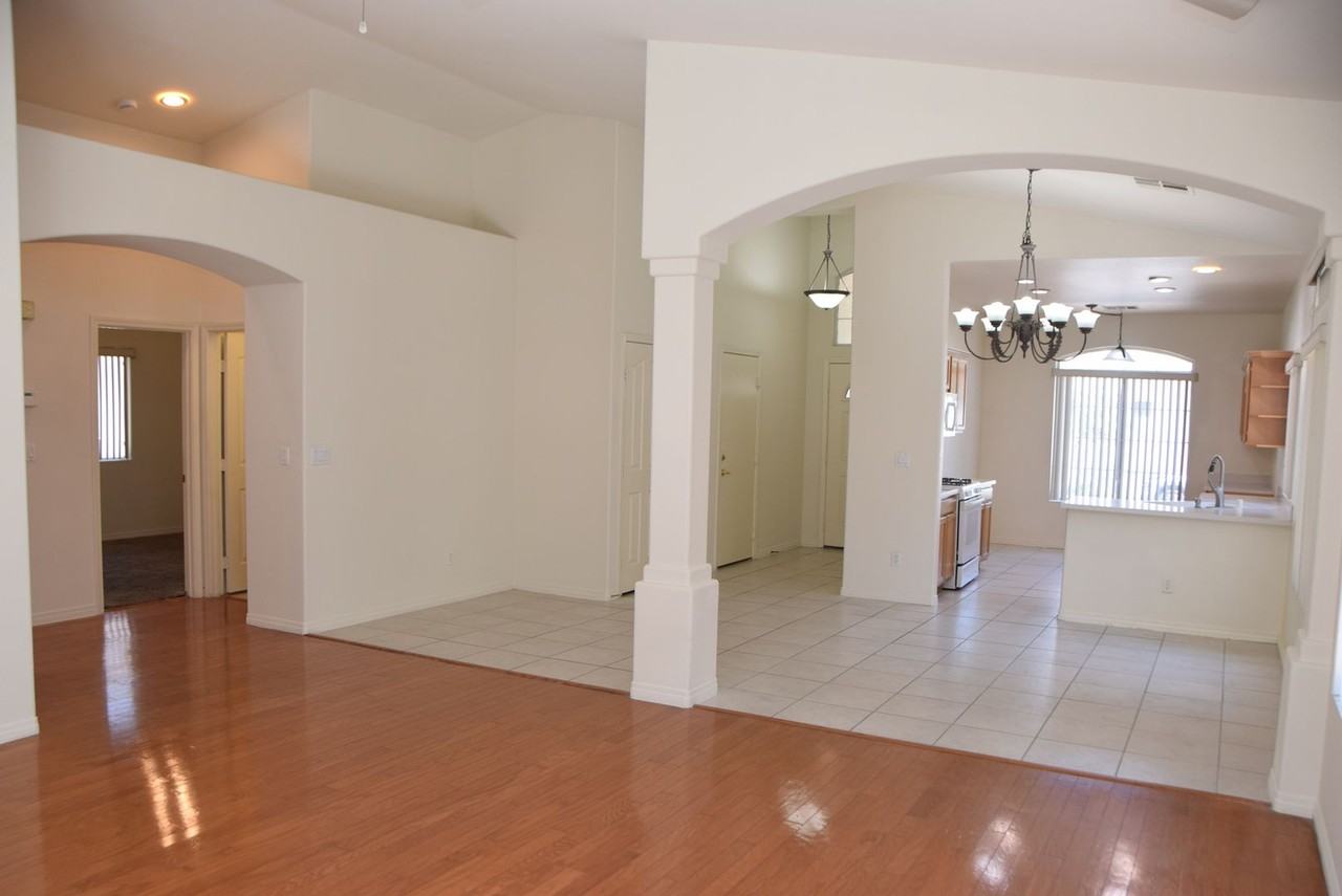 3847 Peachgate Ave - Photo 7 of 34