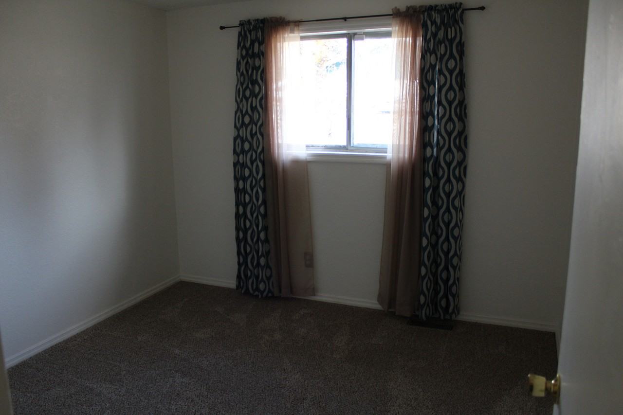 4615 Maplewood Ct - Photo 5 of 17