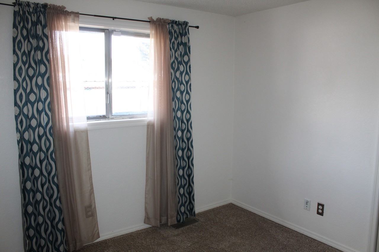4615 Maplewood Ct - Photo 6 of 17