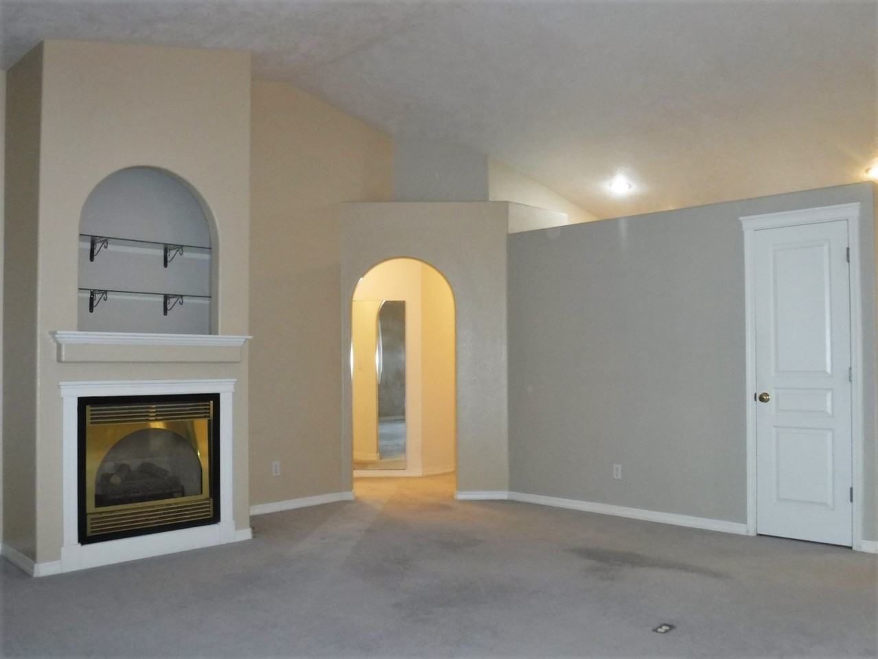 3309 S Ohio Ave - Photo 3 of 23