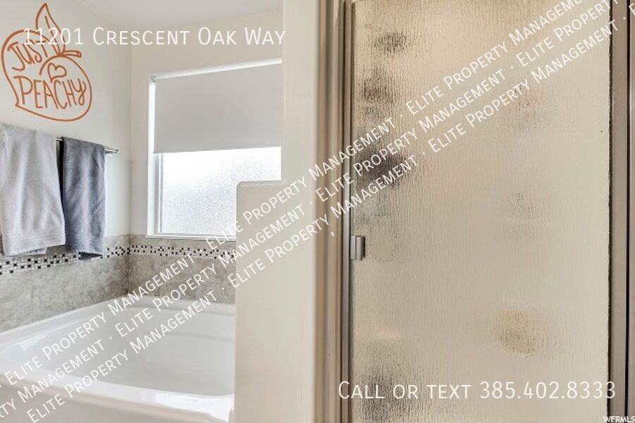 11201 S Crescent Oak Way - Photo 3 of 25