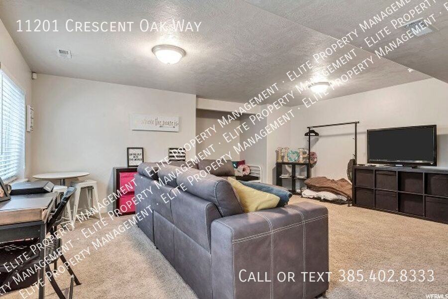 11201 S Crescent Oak Way - Photo 7 of 25