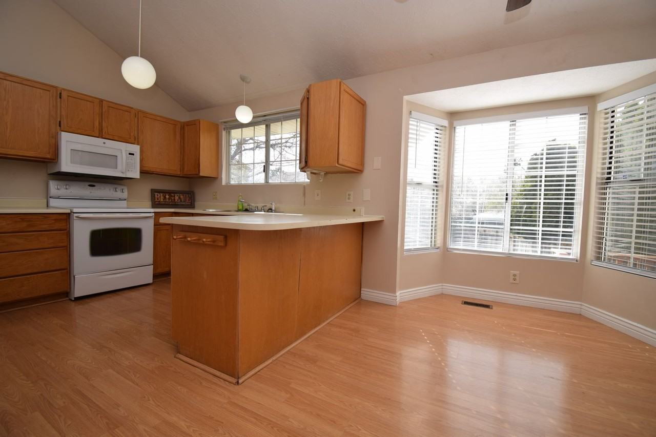 1623 W Crystal Ridge Dr - Photo 4 of 22