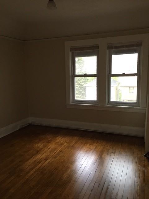923 E 8th St - Photo 4 of 10
