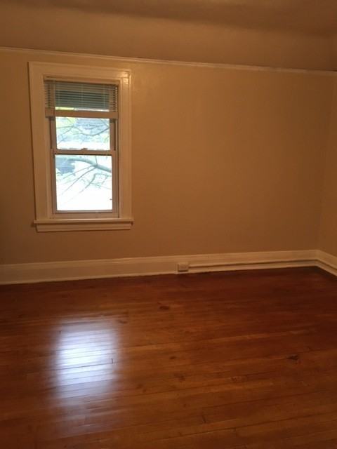 923 E 8th St - Photo 5 of 10