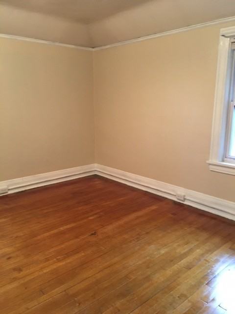 923 E 8th St - Photo 6 of 10