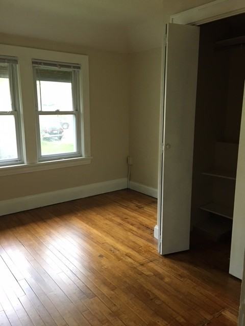 923 E 8th St - Photo 7 of 10