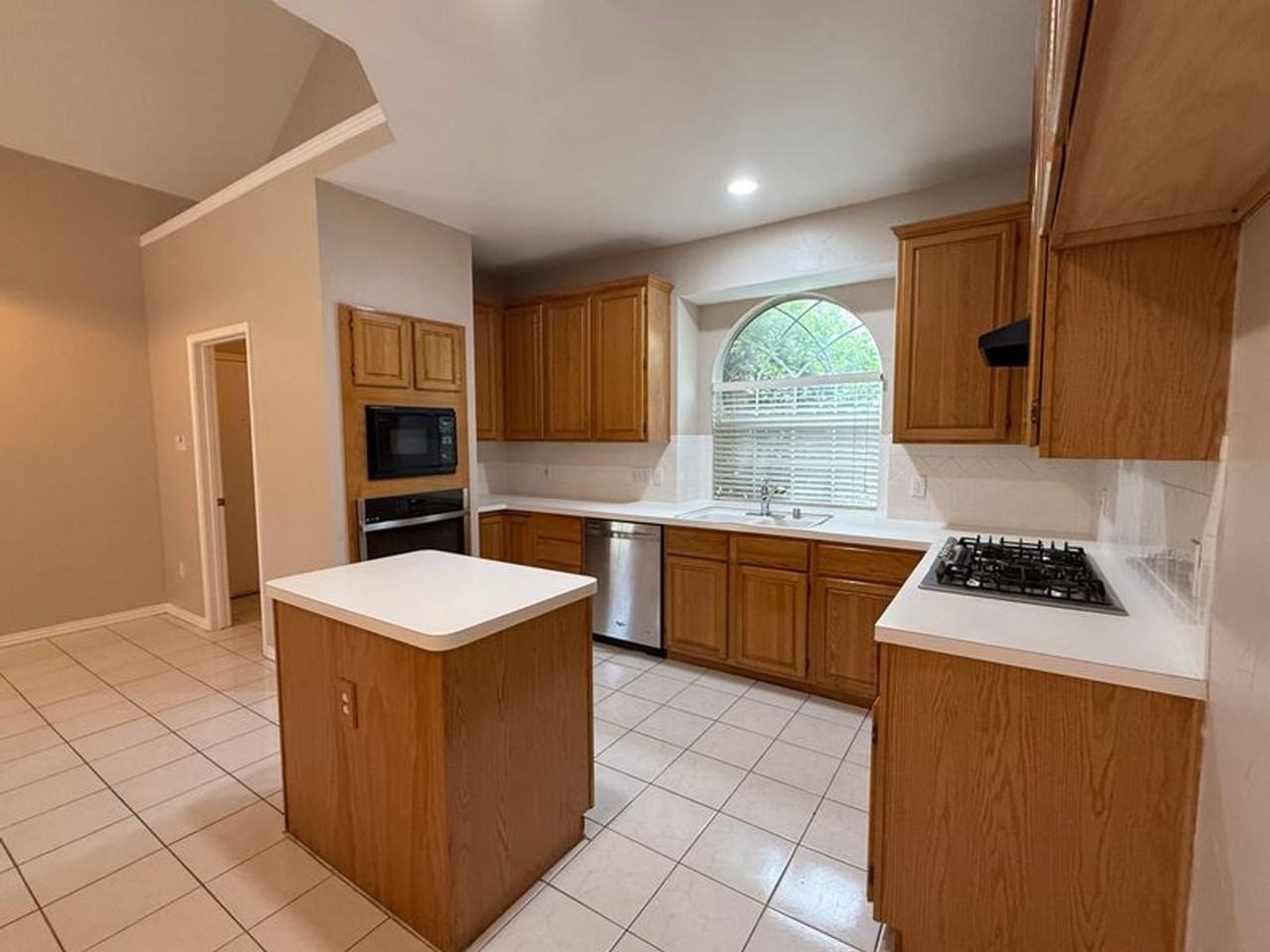 2321 Flanders Ln - Photo 6 of 15