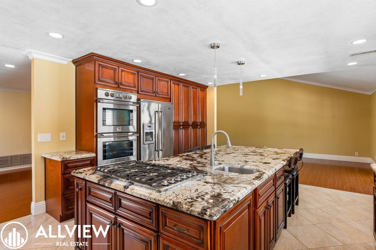 24911 Luton St - Photo 5 of 39