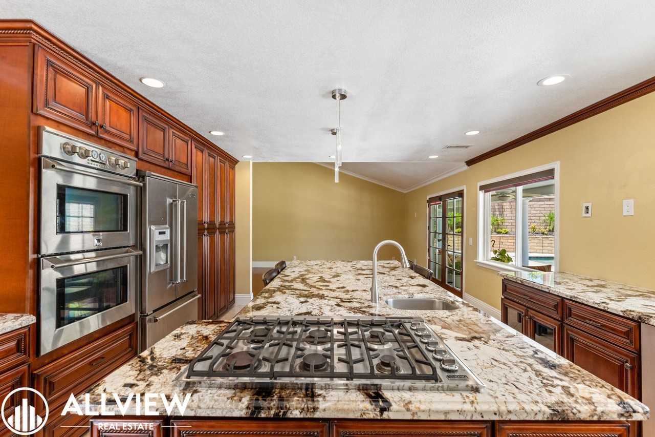 24911 Luton St - Photo 7 of 39