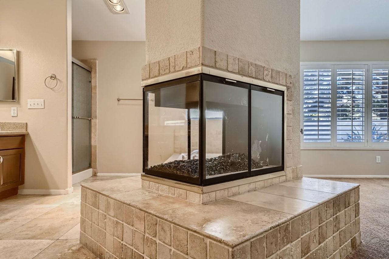 2224 Bear Valley St - Photo 2 of 34