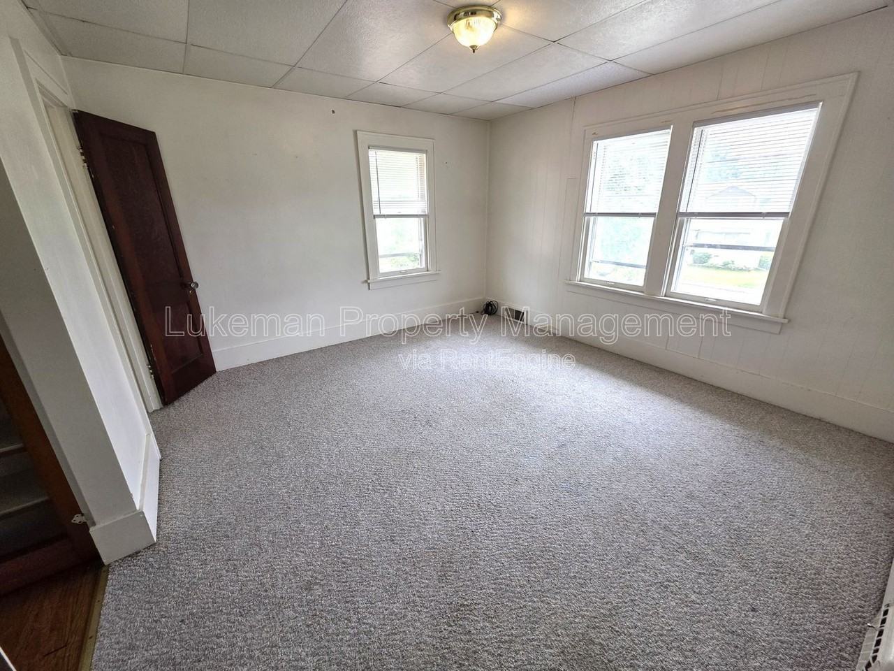 1019 Egleston Ave #1017 - Photo 4 of 9