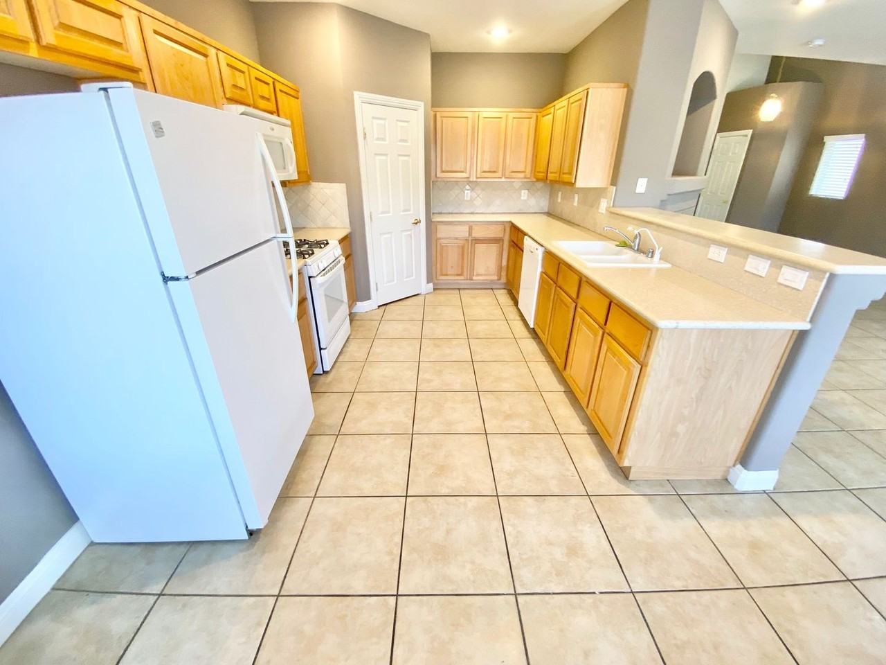1750 Dark Wolf Ave - Photo 5 of 32