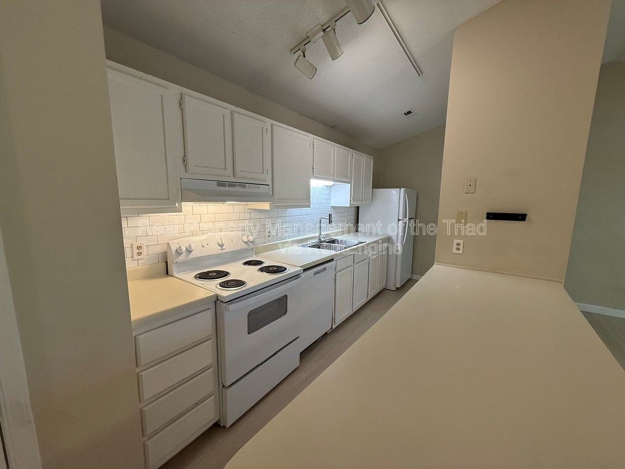 3117 Darden Rd #M - Photo 4 of 14