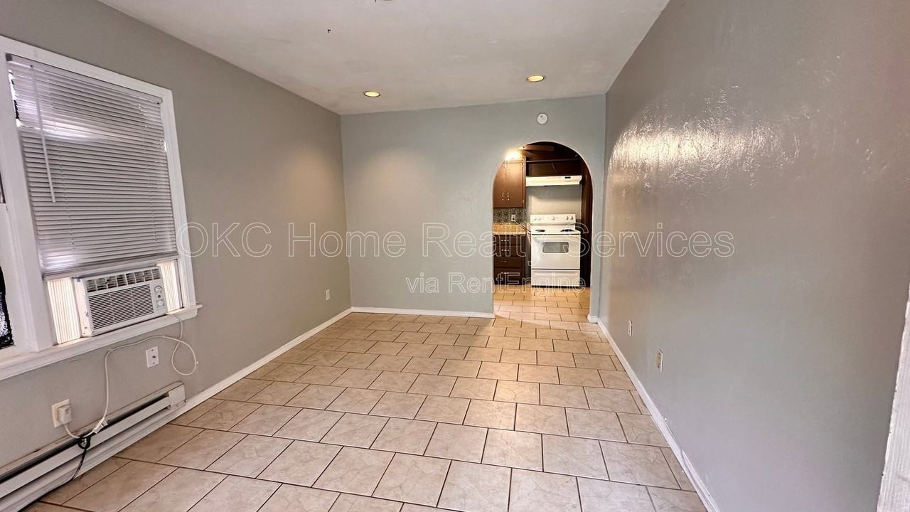 2533 1/2 Nw 39th Ter - Photo 3 of 11