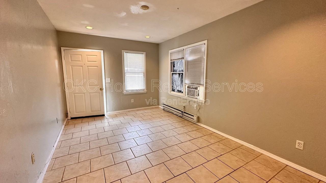2533 1/2 Nw 39th Ter - Photo 4 of 11