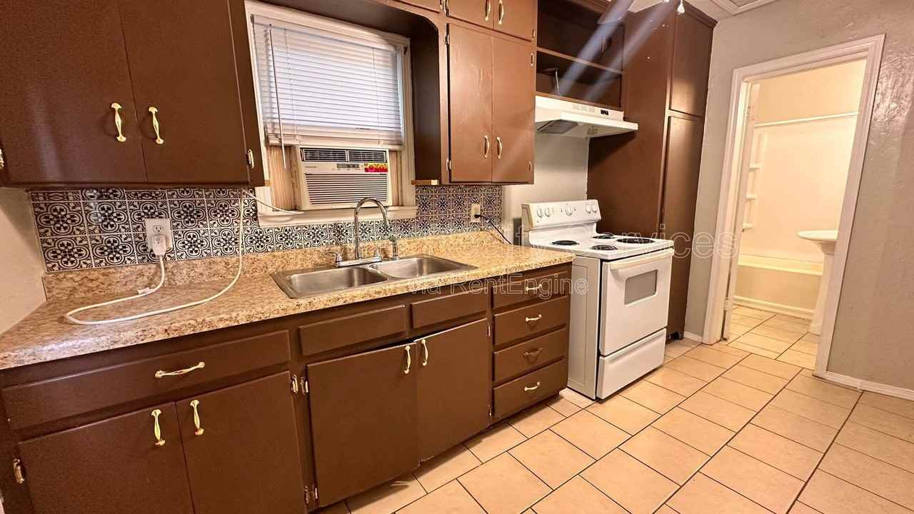 2533 1/2 Nw 39th Ter - Photo 5 of 11