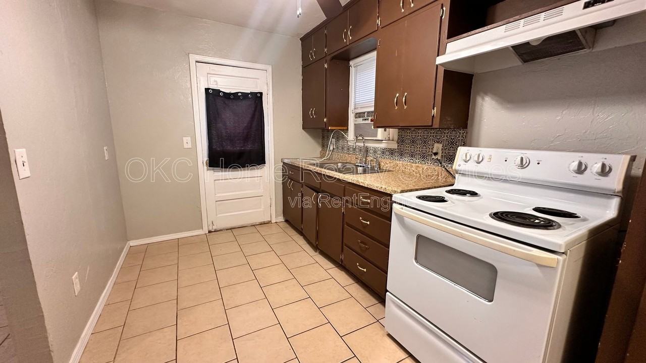 2533 1/2 Nw 39th Ter - Photo 6 of 11