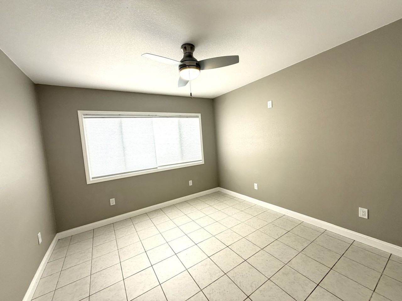 2028 Auseon Ave - Photo 3 of 11