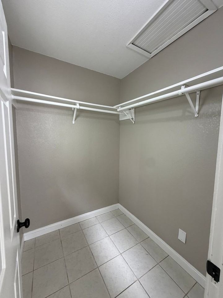 2028 Auseon Ave - Photo 4 of 11