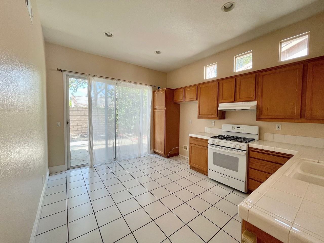 425 Calle Mirasol - Photo 7 of 19