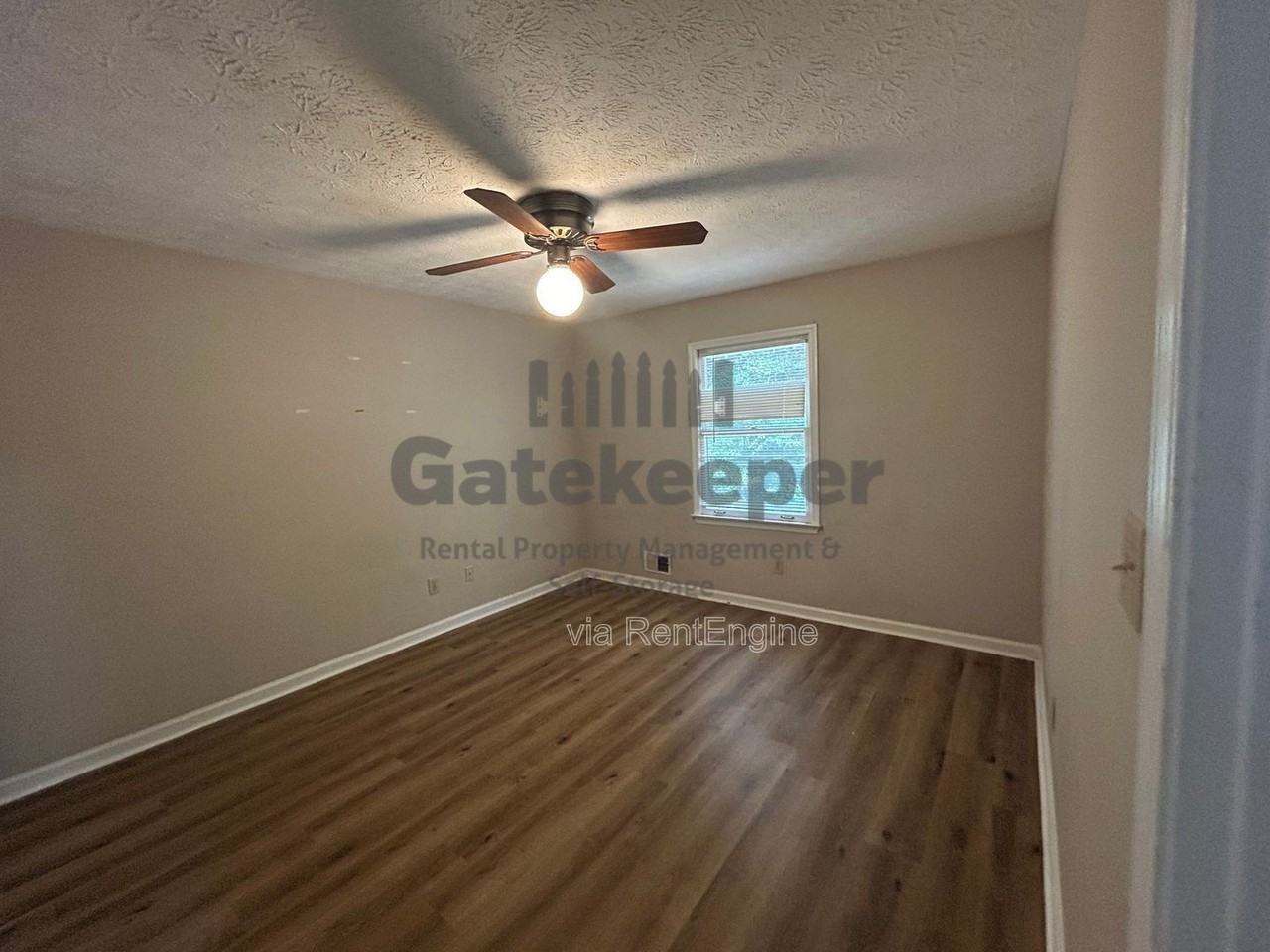 505 Williamsburg Way - Photo 5 of 8