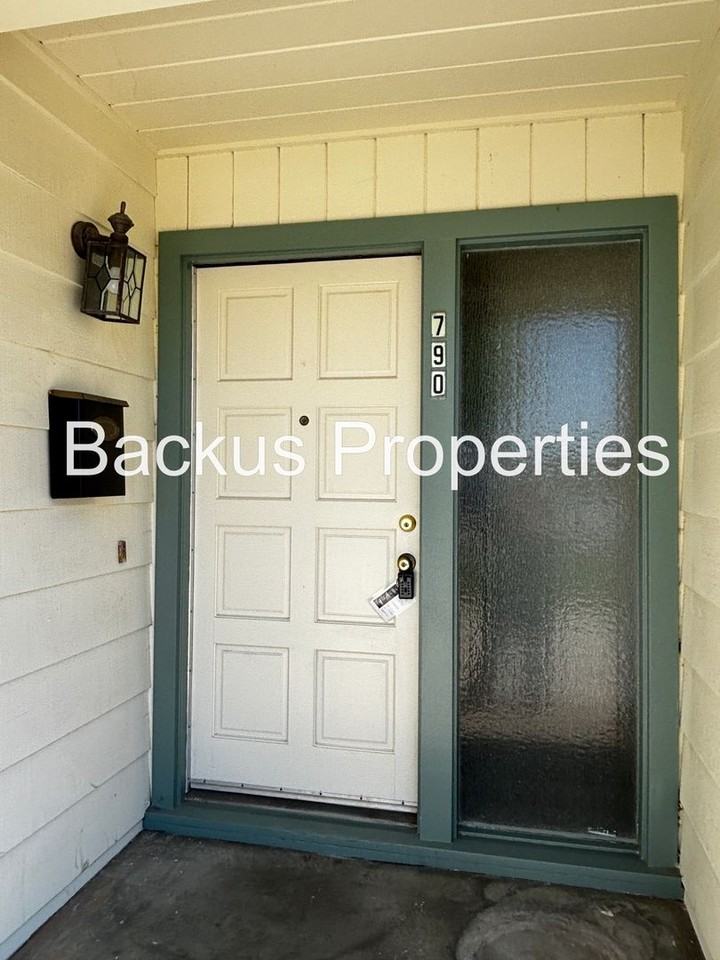 790 Fairfax Dr - Photo 2 of 26