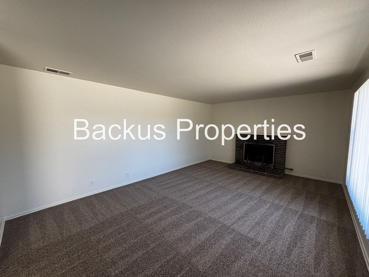 790 Fairfax Dr - Photo 5 of 26