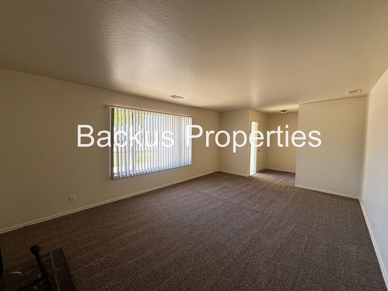 790 Fairfax Dr - Photo 6 of 26