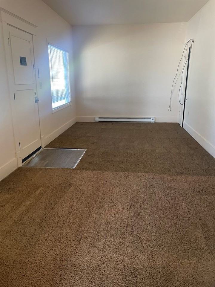 1229 Maple St - Photo 2 of 10