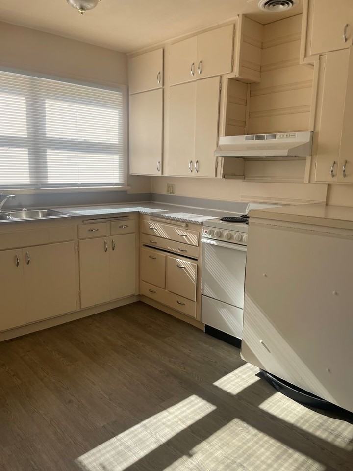 1229 Maple St - Photo 4 of 10