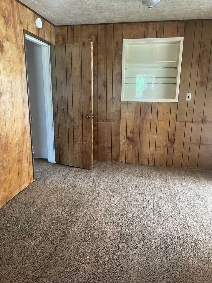 1229 Maple St - Photo 5 of 10