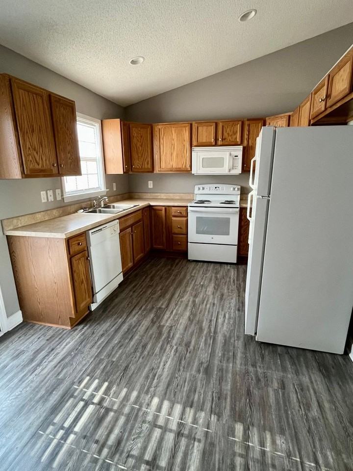 171 3rd Ave - Photo 3 of 12