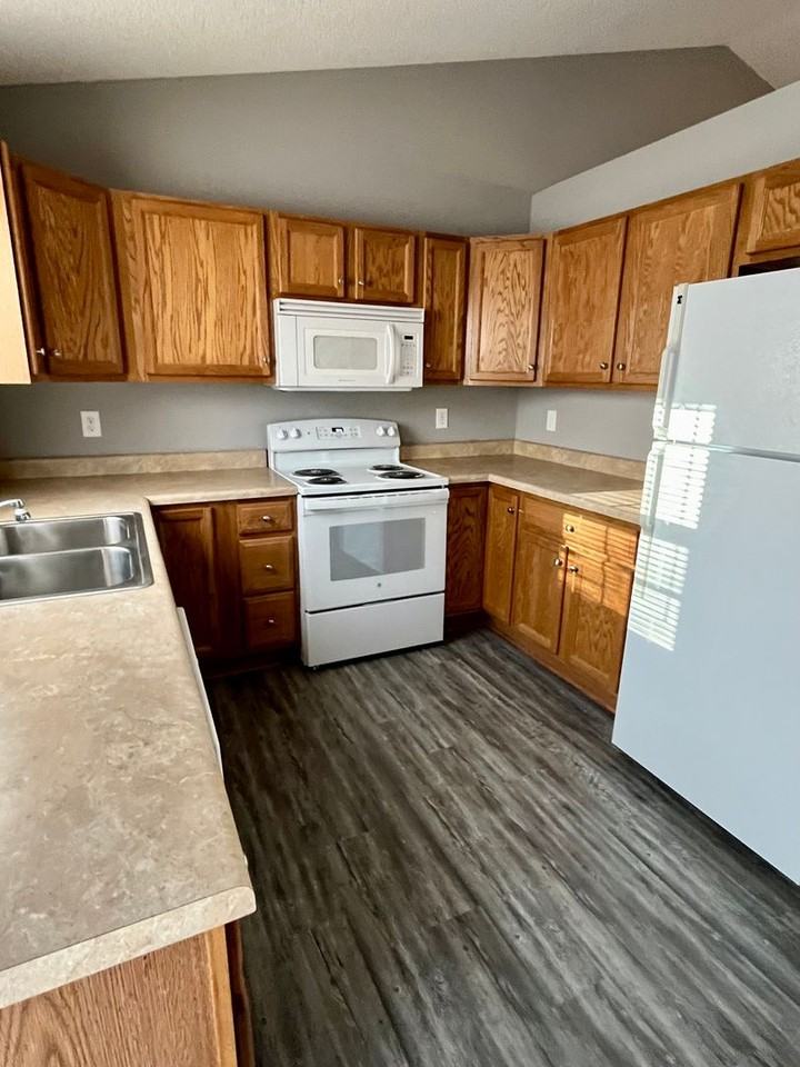 171 3rd Ave - Photo 6 of 12