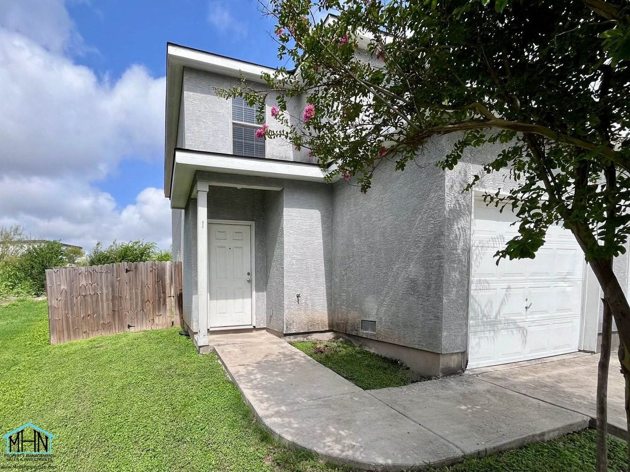 5807 Golf Bnd #1 - Photo 2 of 17
