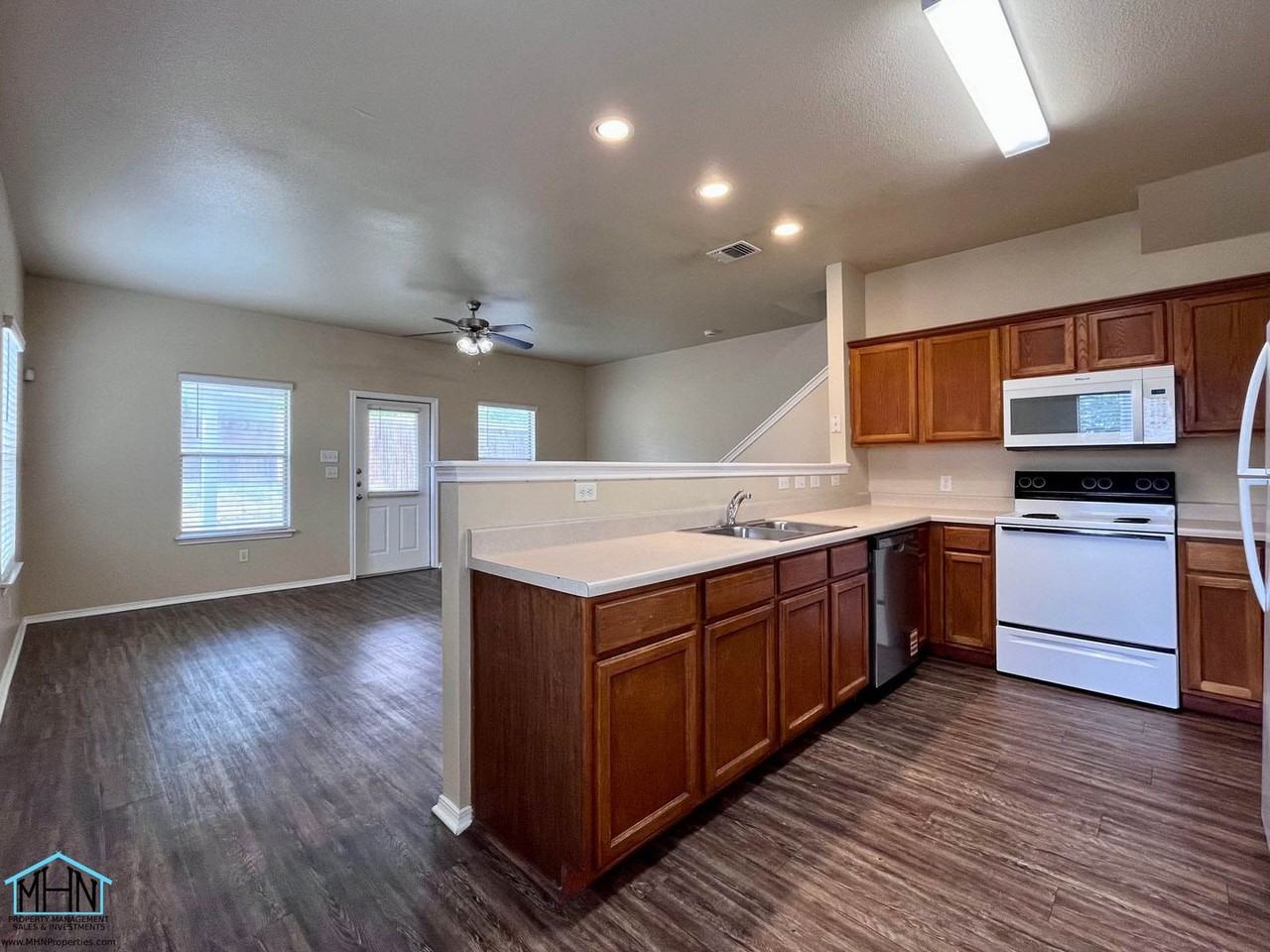 5807 Golf Bnd #1 - Photo 5 of 17