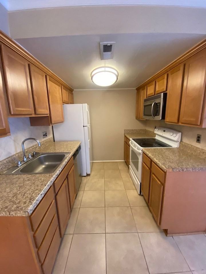 1324 Sierra Dr - Photo 2 of 17