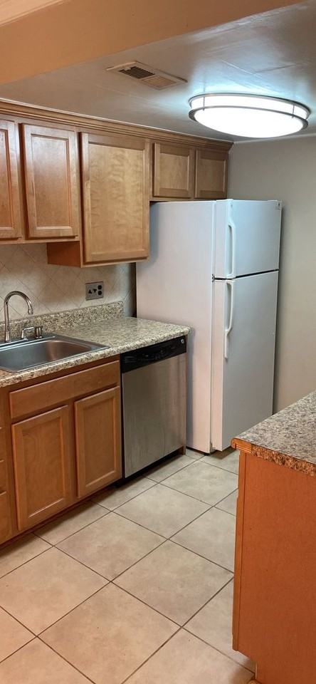 1324 Sierra Dr - Photo 3 of 17