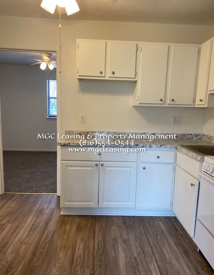 303 Se Grand Ave #8 - Photo 2 of 13