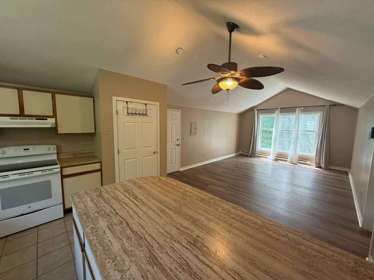 44 Salem Pl - Photo 2 of 17