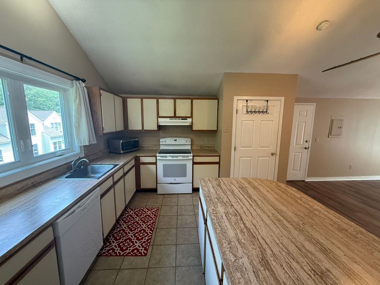 44 Salem Pl - Photo 3 of 17