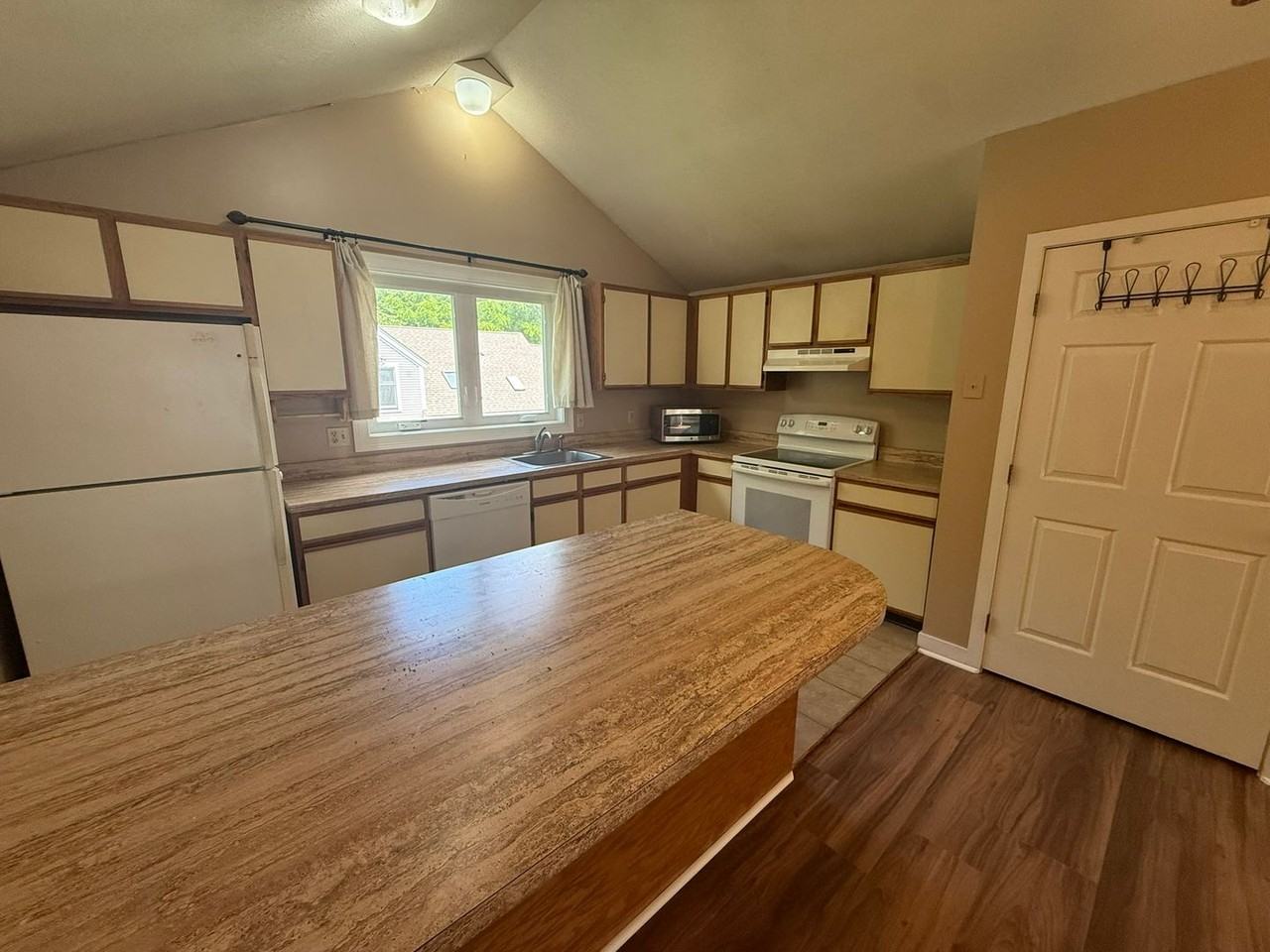 44 Salem Pl - Photo 5 of 17